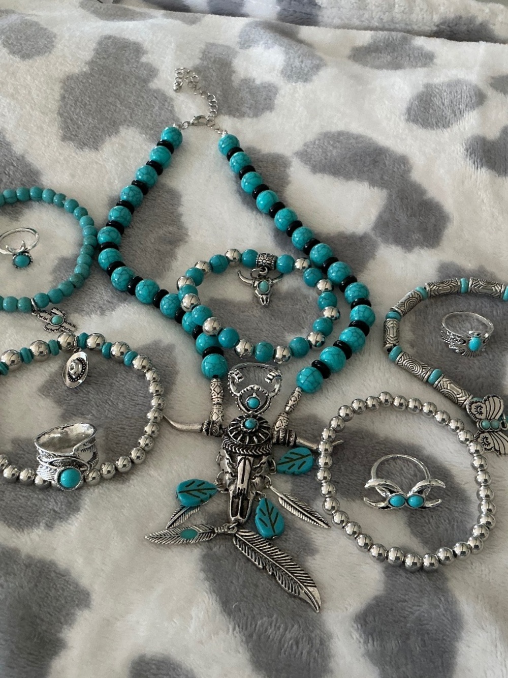 Beautiful Turquoise necklace, bracelets and rings